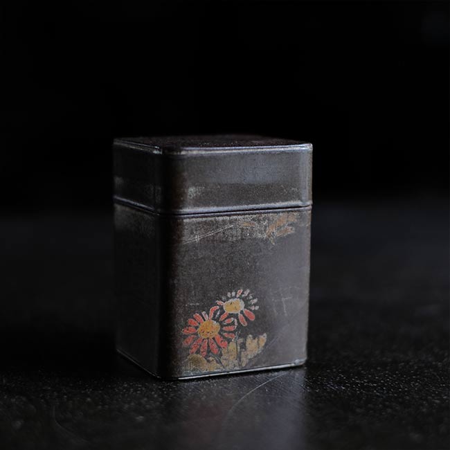 根ぎし香味屋の錆びた缶