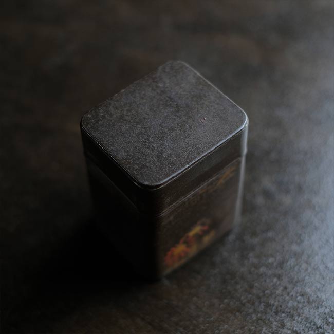 根ぎし香味屋の錆びた缶