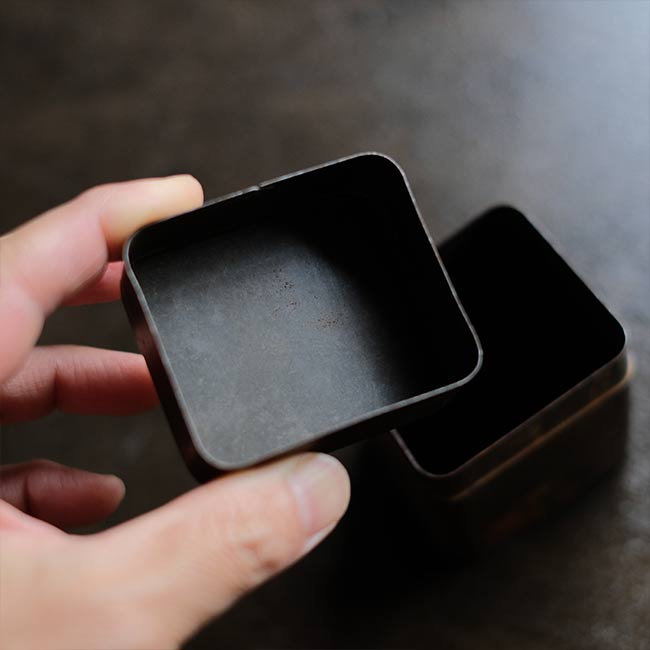 根ぎし香味屋の錆びた缶