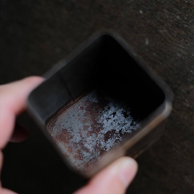 根ぎし香味屋の錆びた缶