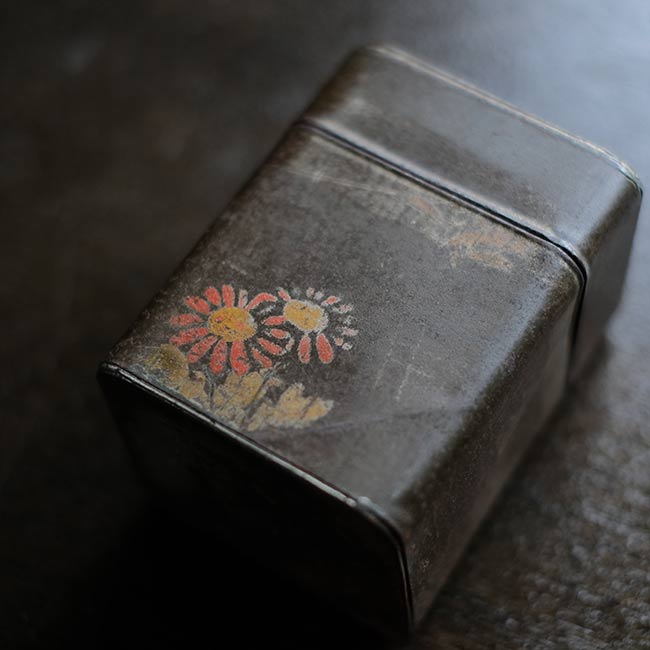 根ぎし香味屋の錆びた缶