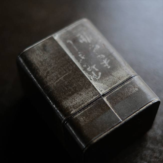 根ぎし香味屋の錆びた缶