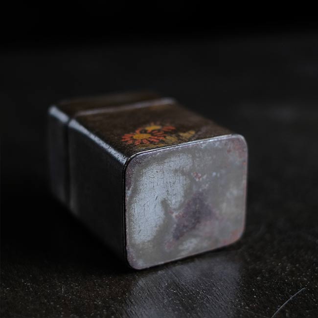 根ぎし香味屋の錆びた缶