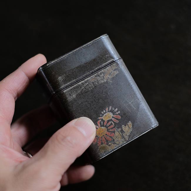 根ぎし香味屋の錆びた缶