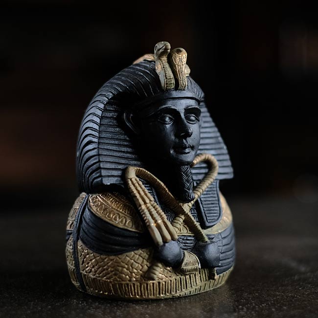 Tutankhamun figure