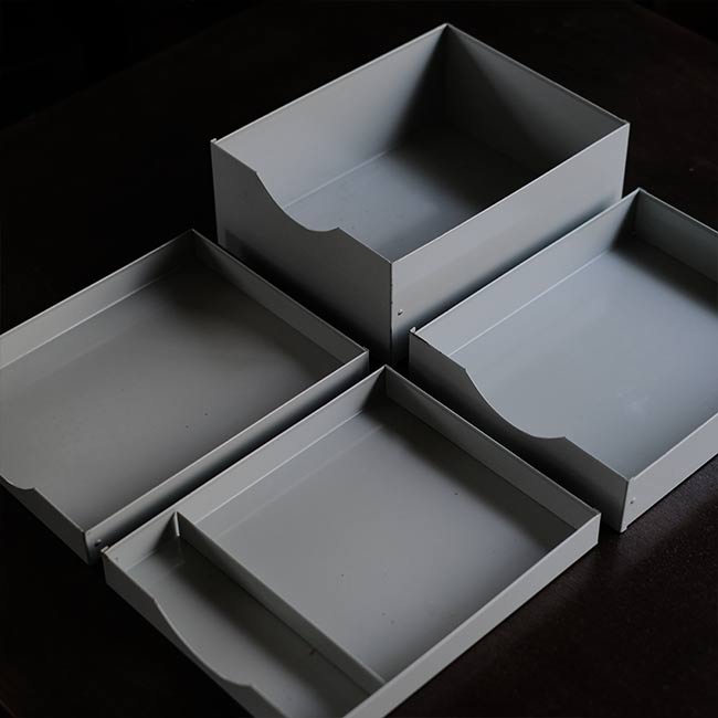 扉付きスチール製の引き出し（B5、4段）