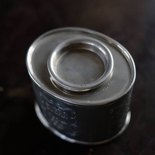 錫の缶