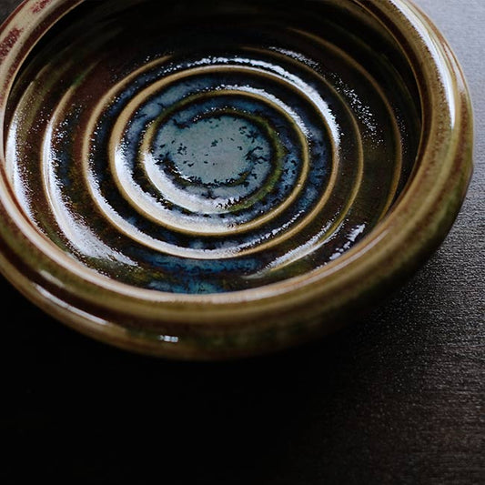 渦巻き模様の水盤