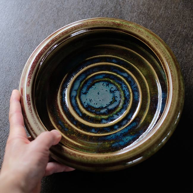 渦巻き模様の水盤