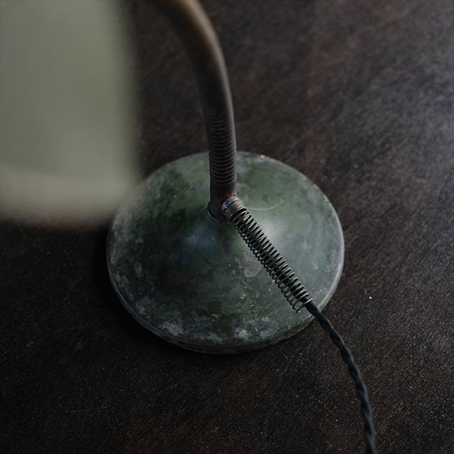 グースネックのデスクランプ