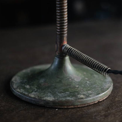 グースネックのデスクランプ