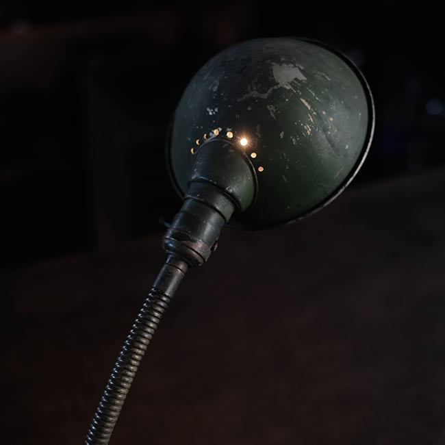 グースネックのデスクランプ