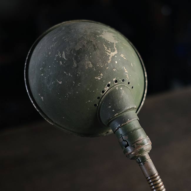 グースネックのデスクランプ