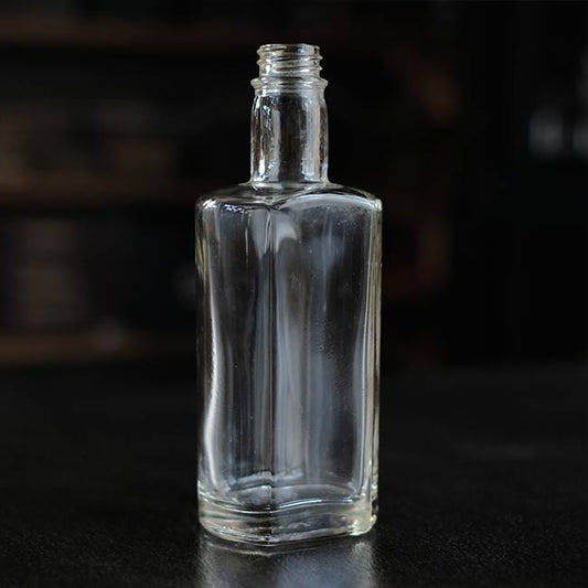 分厚いガラスボトル