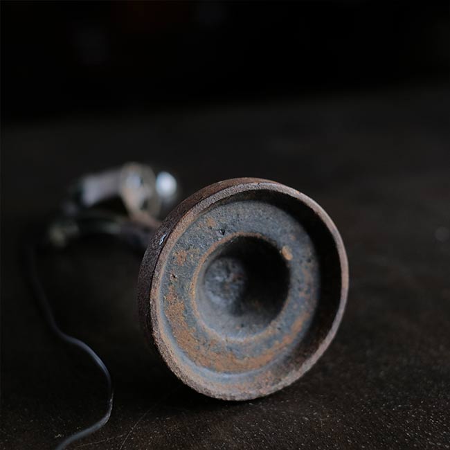 何かの工具を使ったデスクランプ