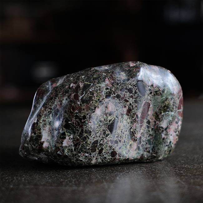 ピンクの模様が入った鑑賞石 – zakka store towi