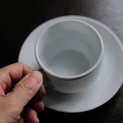 スタッキングできる白磁のカップ＆ソーサー