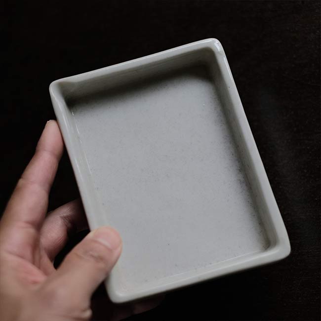 写真現像用の白磁のバット