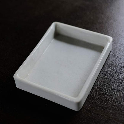 写真現像用の白磁のバット