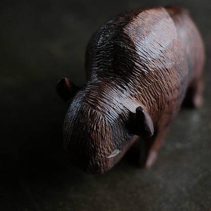 木彫りのバイソン