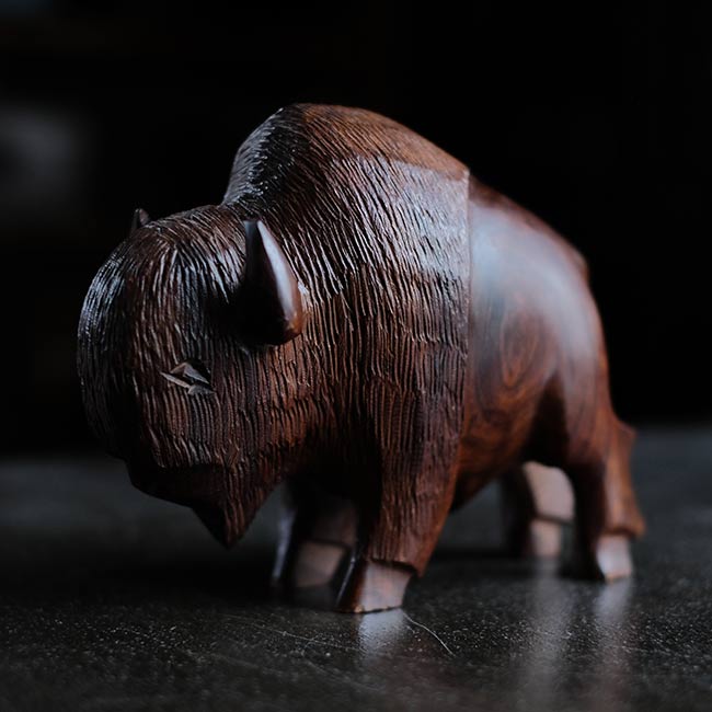 木彫りのバイソン – zakka store towi