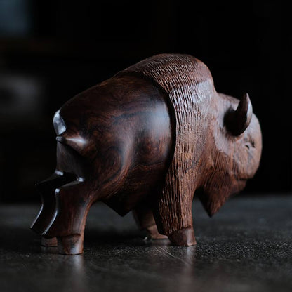 木彫りのバイソン