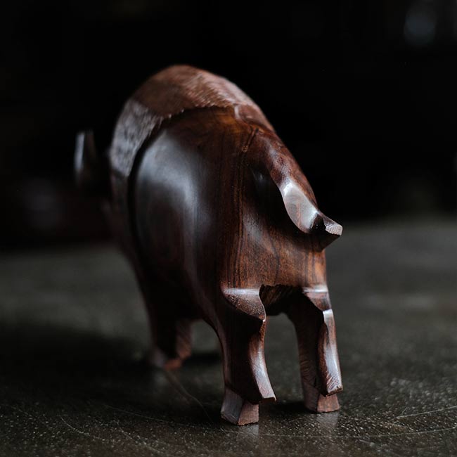 木彫りのバイソン