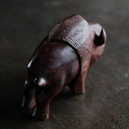 木彫りのバイソン