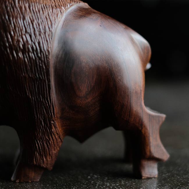 木彫りのバイソン – zakka store towi