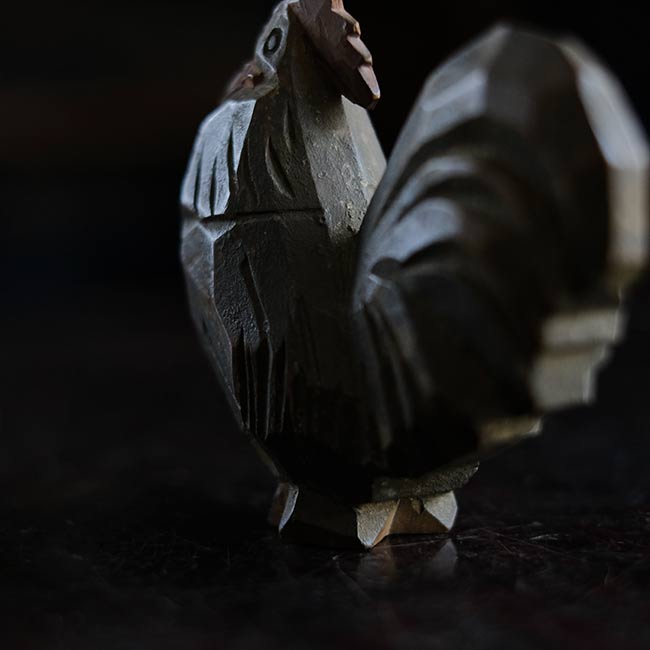 木彫りの雄鶏