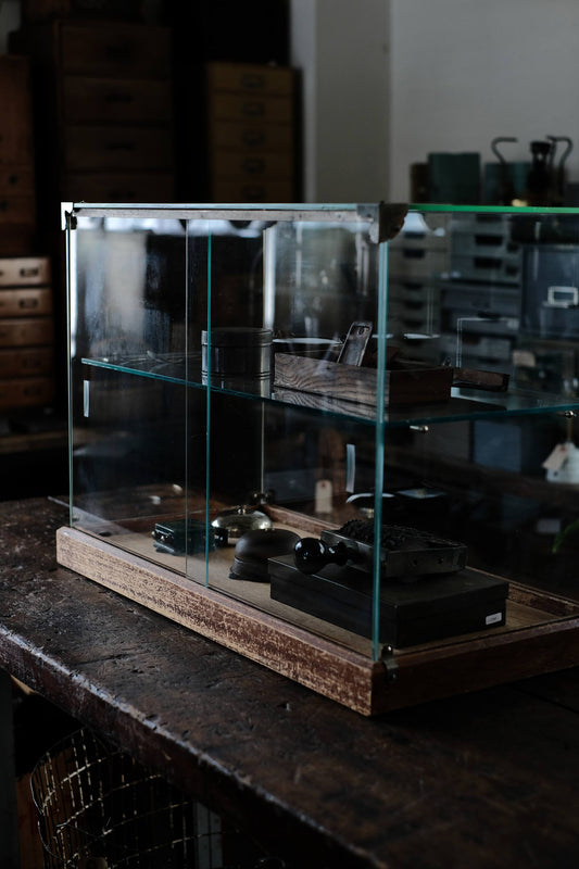 Glass showcase