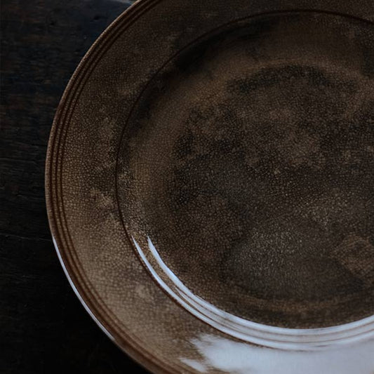 Plate with lots of stains and cracks φ23cm
