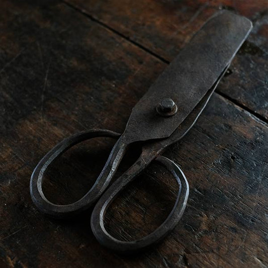 Large scissors for signaling