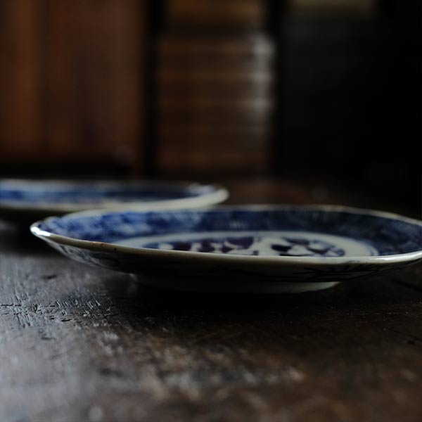 入荷中 骨董独特な風合と絵柄 飾り皿 使い勝手良好 中皿 二枚組 食器 