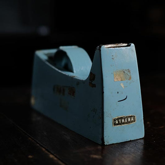 Iron tape cutter