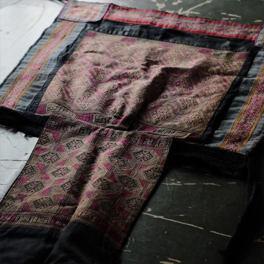 Dong people's baby carrier