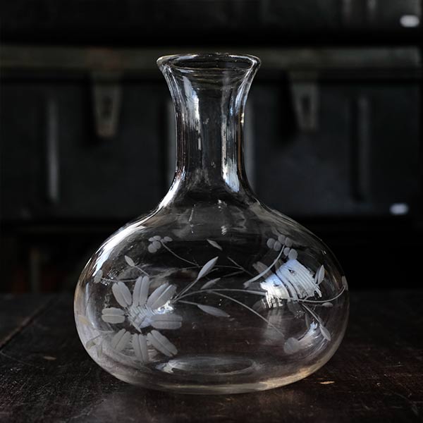 模様を彫ったガラスの徳利 – zakka store towi