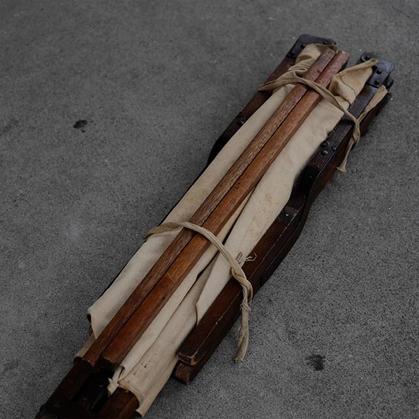 日本の古い木製折りたたみコット