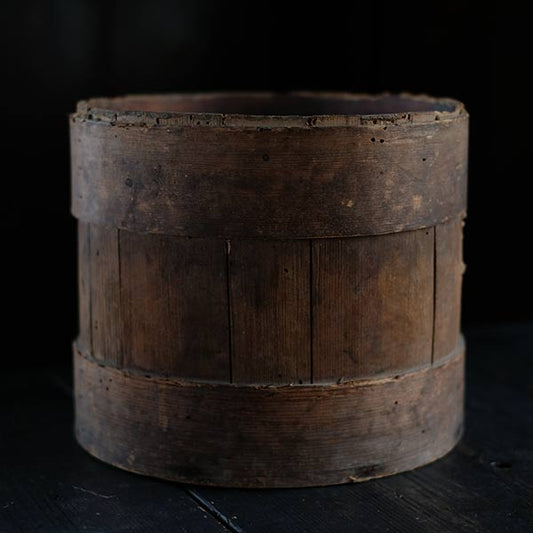 Large lacquer bucket