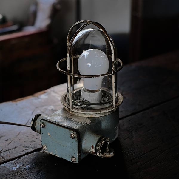 古い　船舶ランプ　ライト