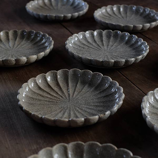 Mino Ofukai chrysanthemum-shaped deep plate