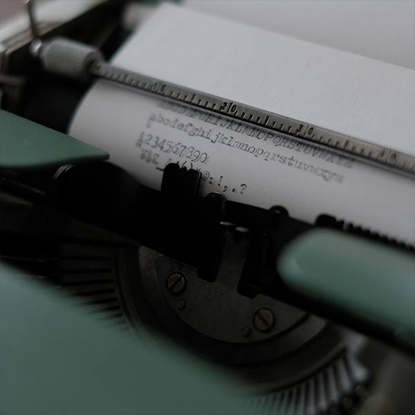 OLIVETTI ’Lettera 32’ タイプライター（英字）インクリボン交換済み 訳あり