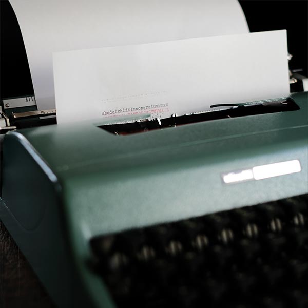 OLIVETTI 'Lettera 32' タイプライター（英字） – zakka store towi