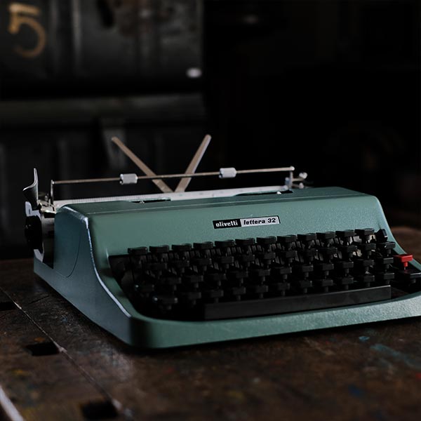 OLIVETTI 'Lettera 32' タイプライター（英字） – zakka store towi