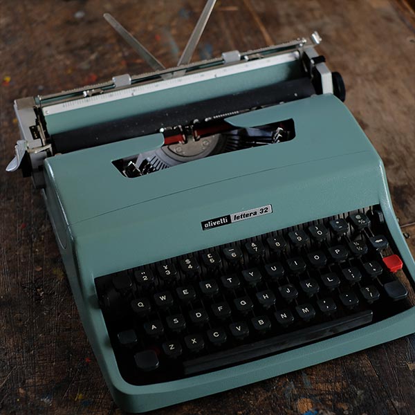 OLIVETTI 'Lettera 32' タイプライター（英字） – zakka store towi