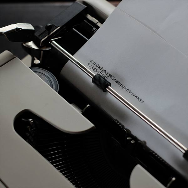 OLIVETTI 'Lettera 34' タイプライター（英字）インクリボン交換済み