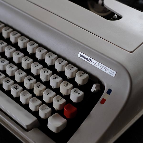 OLIVETTI 'Lettera 34' タイプライター（英字）インクリボン交換済み 