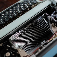 画像をギャラリービューアに読み込む, OLIVETTI Underwood 21 タイプライター（英字）
