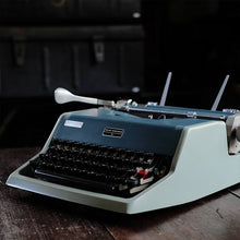 画像をギャラリービューアに読み込む, OLIVETTI Underwood 21 タイプライター（英字）
