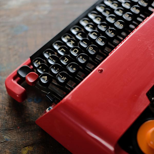 OLIVETTI ’Valentine’ タイプライター（英字）インクリボン交換済み